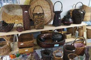 手作りの籠など。いいものがいろいろありました。 手作りの籠など。いいものがいろいろありました。