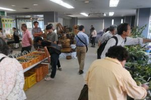 中の売り場も賑わっていました。 中の売り場も賑わっていました。